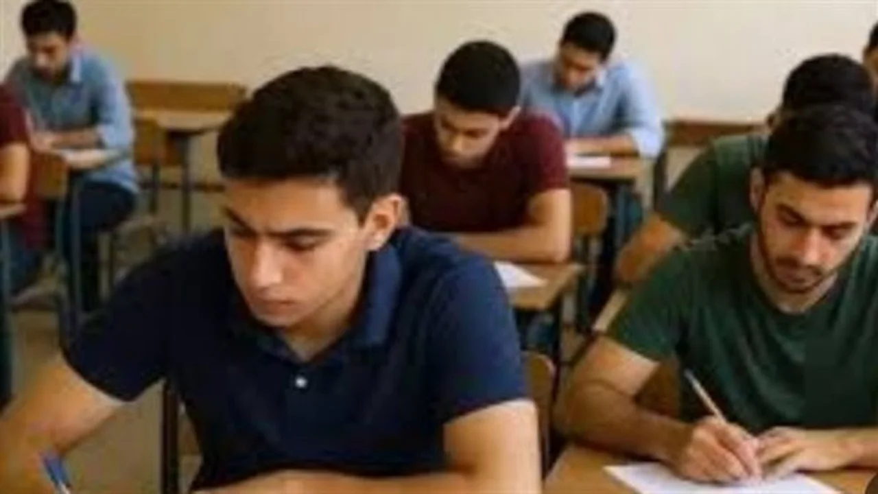 تكافؤ الفرص.. لماذا يعتمد طلاب الثانوية العامة على الكتاب المدرسي بشكل أساسي؟